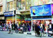 تعطیلی اعتراضی ولیعصر و جمهوری/ فروش موزاییک های خیابان جمهوری توسط شهرداری 