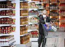 سخنگوی اتاق اصناف: قیمت‌ها در۳ ماه، چهار بار افزایش پیدا کرده‌اند/ قیمت تخم مرغ در سه ماه ۱۰۱ درصد و گوشت حدود ۵۰ درصد افزایش داشته/ قیمت انار و آجیل نسبت به پارسال حدود ۵۵ تا ۶۵ درصد افزایش داشته/ فروش به دلیل کاهش قدرت خرید مردم کم شده است