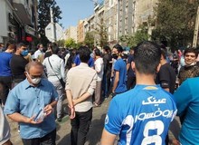  شعار هواداران معترض استقلال علیه رئیس سازمان خصوصی‌سازی + فیلم