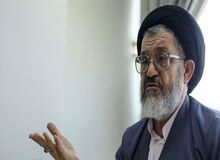 فعال سیاسی اصولگرا: دارد نسبت به کسانی که روزگاری در لباس نظامی به مملکت خدمت می‌کردند کم لطفی می شود/ نیاز داریم که در قانون اساسی تجدیدنظر کنیم
