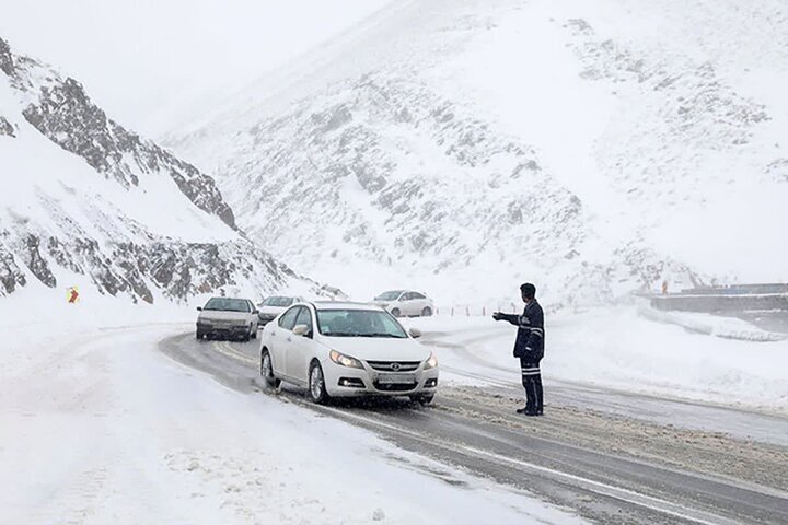 بارش برف و باران در ۱۰ استان/ ترافیک در ۳ آزاد راه