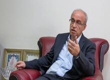 نجف‌آبادی، عضو کمیسیون بهداشت مجلس: شرکت پخش با همکاری داروخانه می‌تواند دارو قاچاق کند/ بعضی وقت‌ها داروها به صورت کامیونی از مرز خارج می‌شود
