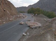 ریزش سنگ در محور هراز؛ پلیس راه مازندران: از سفرهای غیرضروری پرهیز کنید