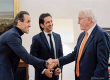 ارگان مطبوعاتی انگلیسی زبان سازمان تبلیغات اسلامی خطاب رئیس‌جمهور آلمان و 
علی کریمی: احمق و احمق تر