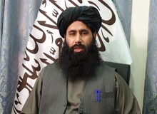 سخنگوی طالبان در شبکه نزدیک به سپاه: اگر آمریکایی‌ها در ایران هم هواپیما بیاورند مردم شما آویزان آن می‌شدند/ FILM