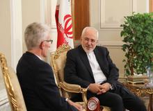 ظریف از آمادگی ایران برای ارائه کمک های بشر دوستانه به سوریه و یمن خبر داد