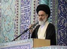 نماینده ولی فقیه در قم : برخی دانشجویان در زمین دشمن بازی می کنند /دانشجویان فریب خورده باید دشمن شناس باشند