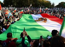 کیهان:اپوزیسیون حتی در به خیابان کشاندن ایرانیان خارج کشور نیز شکست خورد/مخالفان جمهوری اسلامی پرچم ساواک را بر افراشتند