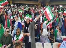 زنان تماشاچی دیدار ایران - کره‌جنوبی می شوند
