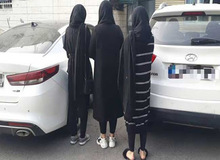 فیلم/ سارقان زنی که در بازسازی صحنه جرم مقابل چشمان پلیس دزدی کردند!