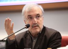 وزیر بهداشت: واکسیناسیون گروه‌های آسیب پذیر با ۲۵ روز تاخیر تمام می‌شود/ با ما بد عهدی شد